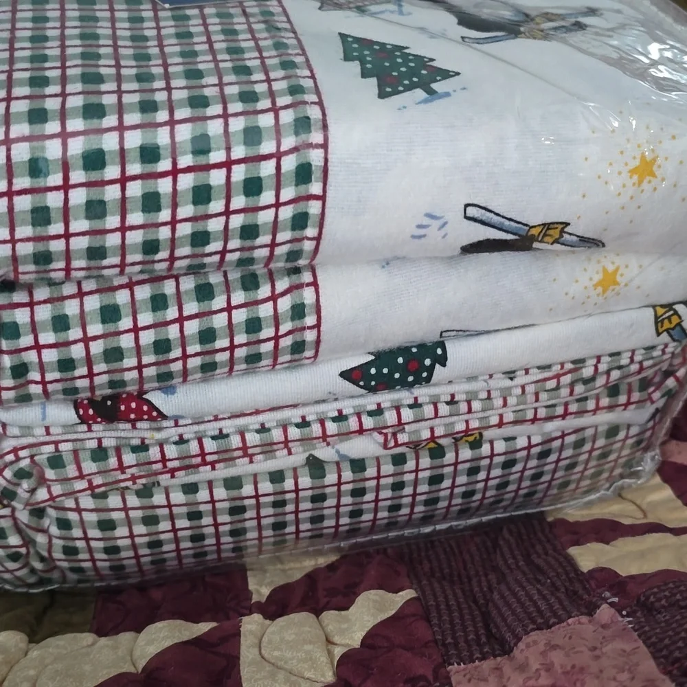 European Flannel Collection - Skiing Holiday Penguins Full Size Sheet Set - NWOT